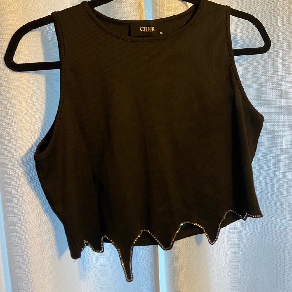 Black dripping diamonds Crop Tank Top